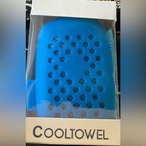CoolTowel Multi Colors and a Portable Case W/Carabiner.